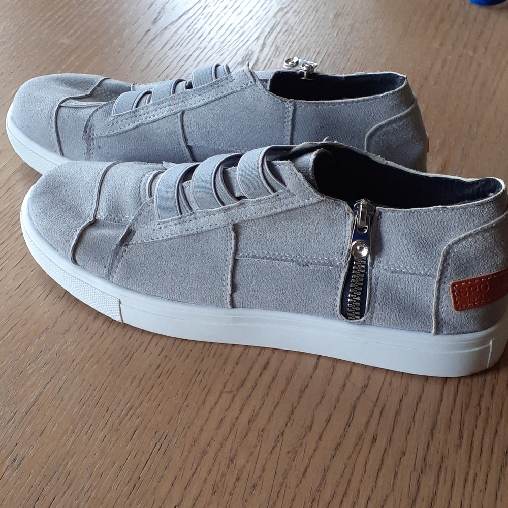 Women's mid-height casual slip on sneaks size 9.5